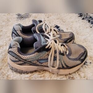 Brooks GTS 12 Women’s Size 7.55 M  Running Shoes Blue White